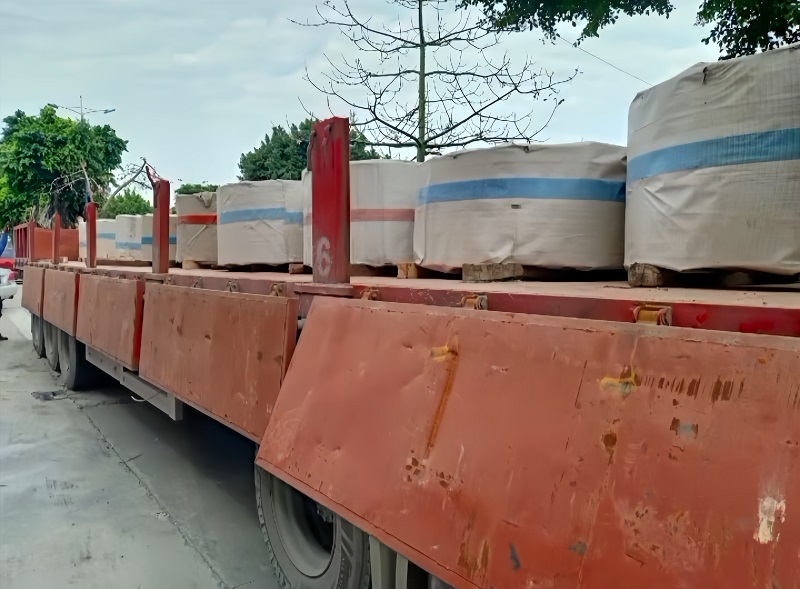 Verzending van roestvrijstalen strips - Precisie-slit-spoelen klaar voor levering