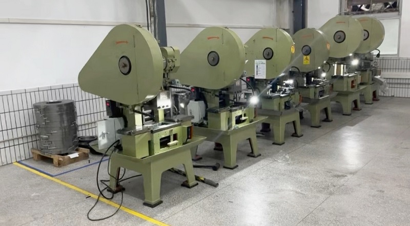 Persmachine – klik-, klinknagel-, oog- en haakmontage