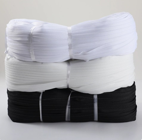 Doorlopende ritsketting per rol – op elke lengte gesneden voor de productie van kleding en tassen